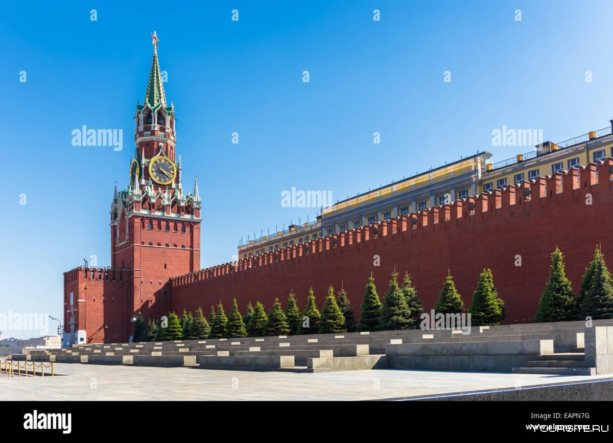 Спасская башня Московского Кремля зимой