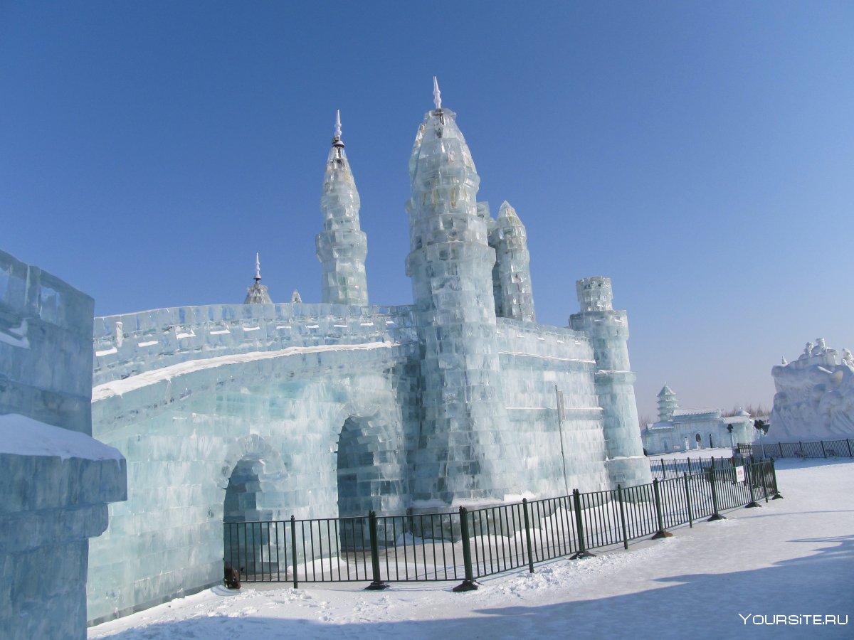 Ледяные дворцы в природе