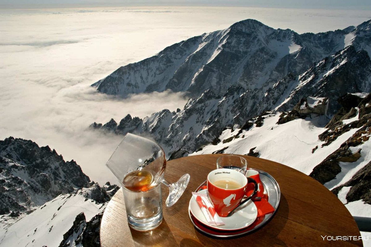 Кофе с видом на горы