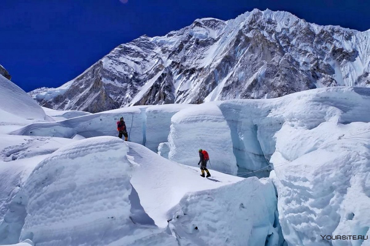 Восходители на ледопаде Кхумбу