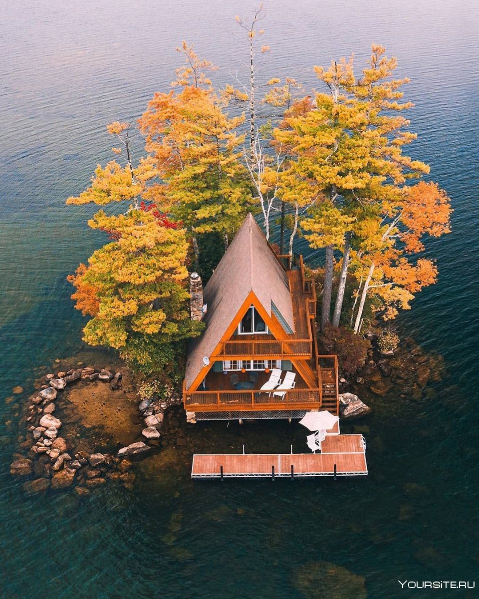 Домик у озера в Ленинградской области