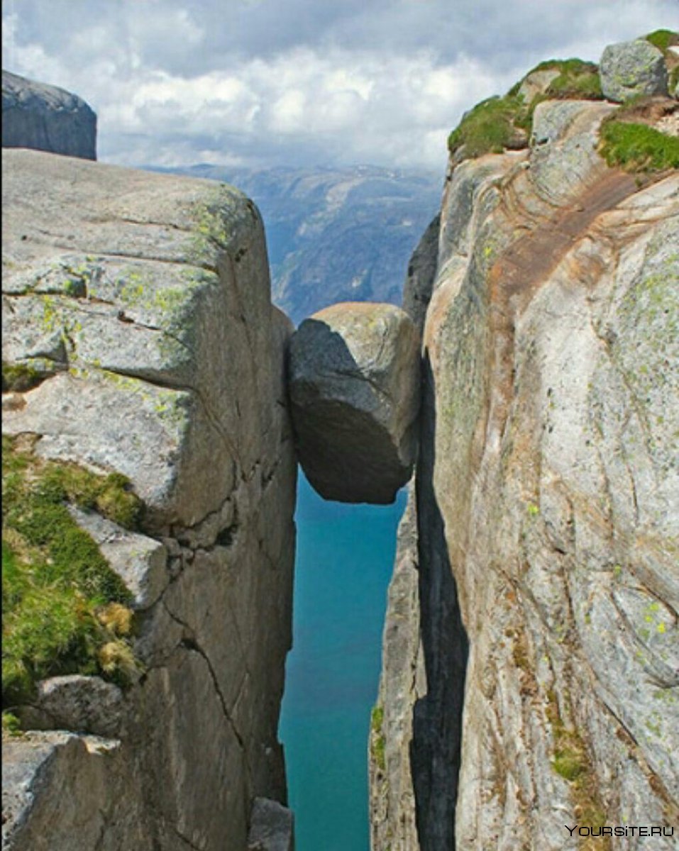 Гигантский камень Кьерагболтен Норвегия
