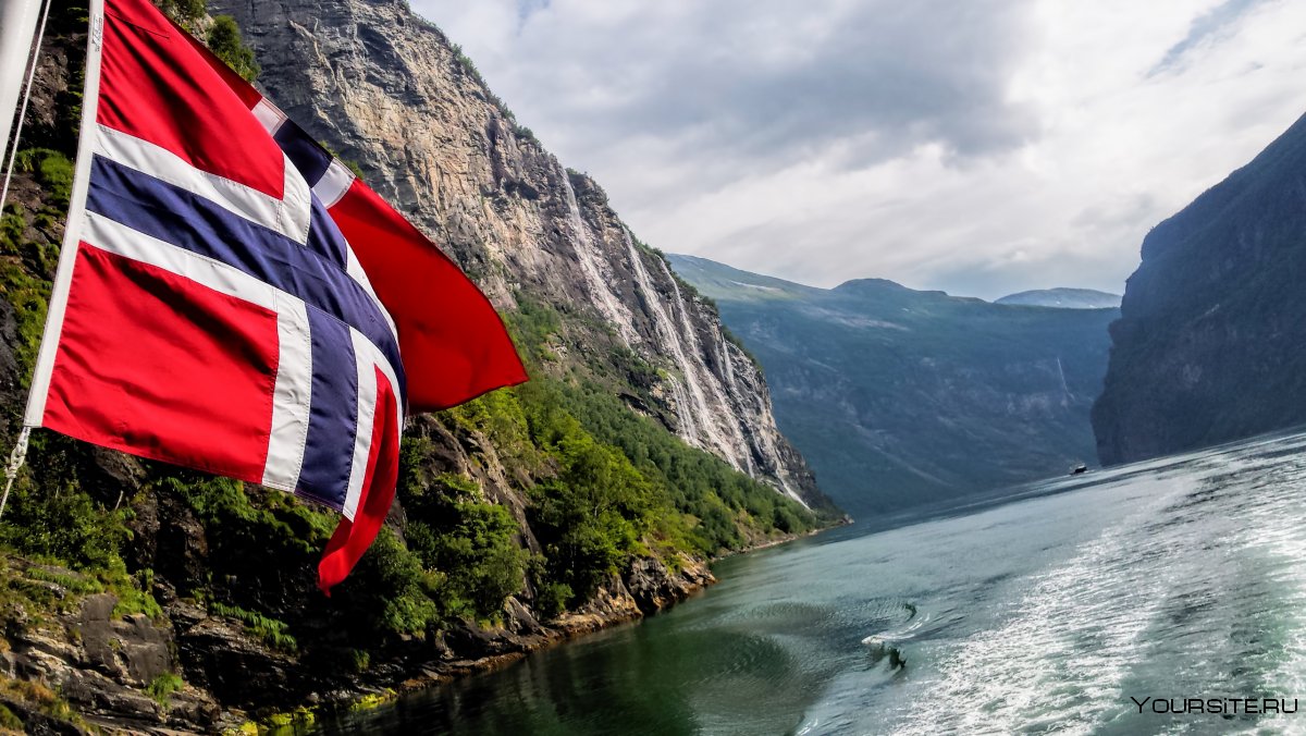 Норвегия флаг на фьордах