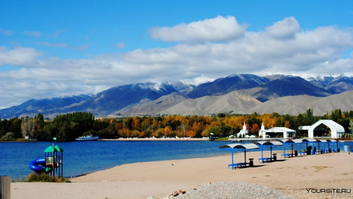Высокогорное озеро Иссык-Куль