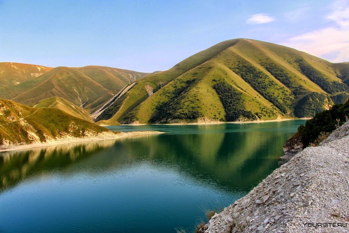 Высокогорное озеро Кезеной-ам