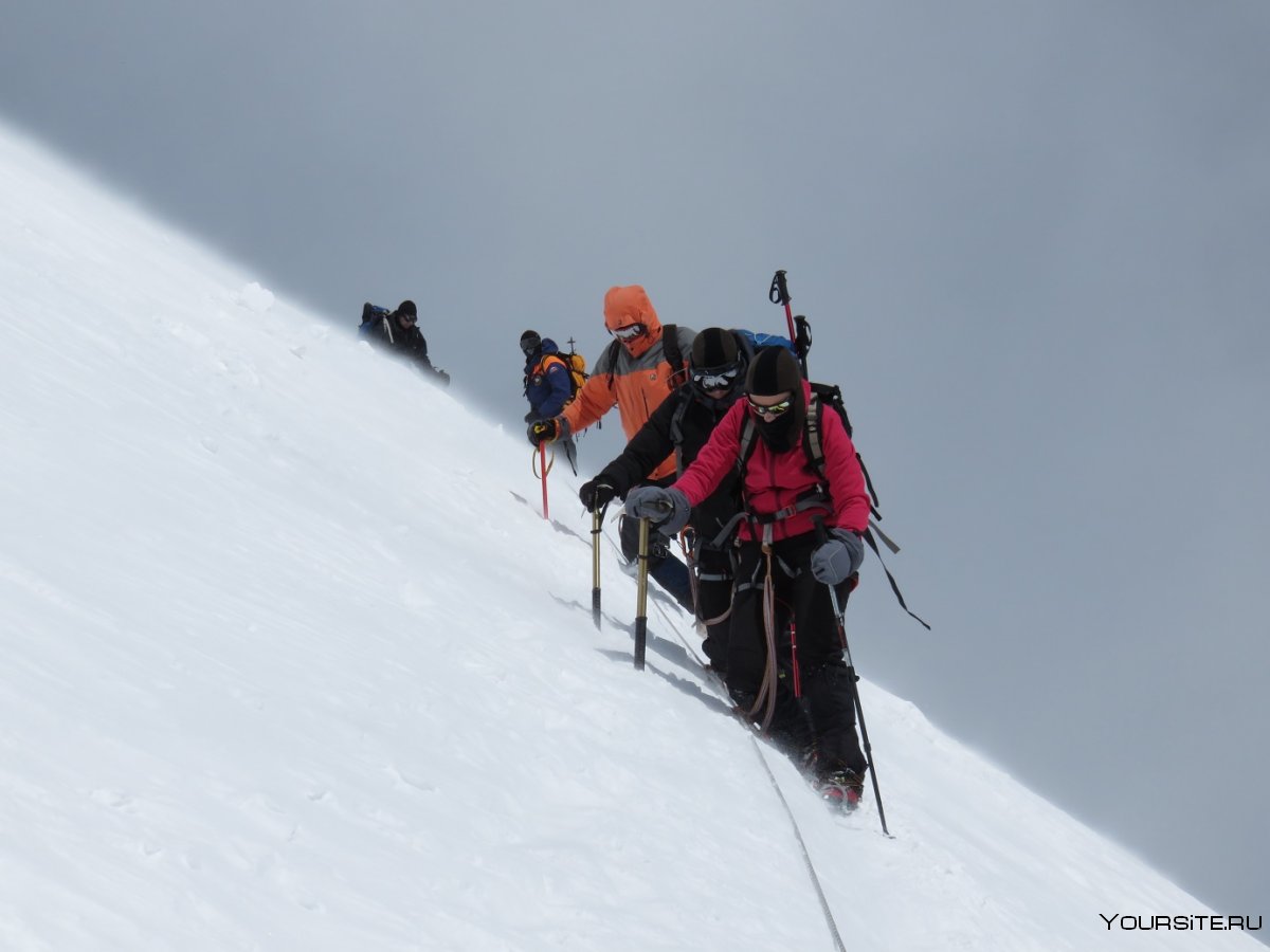 Альпинисты восхождение Эльбрус
