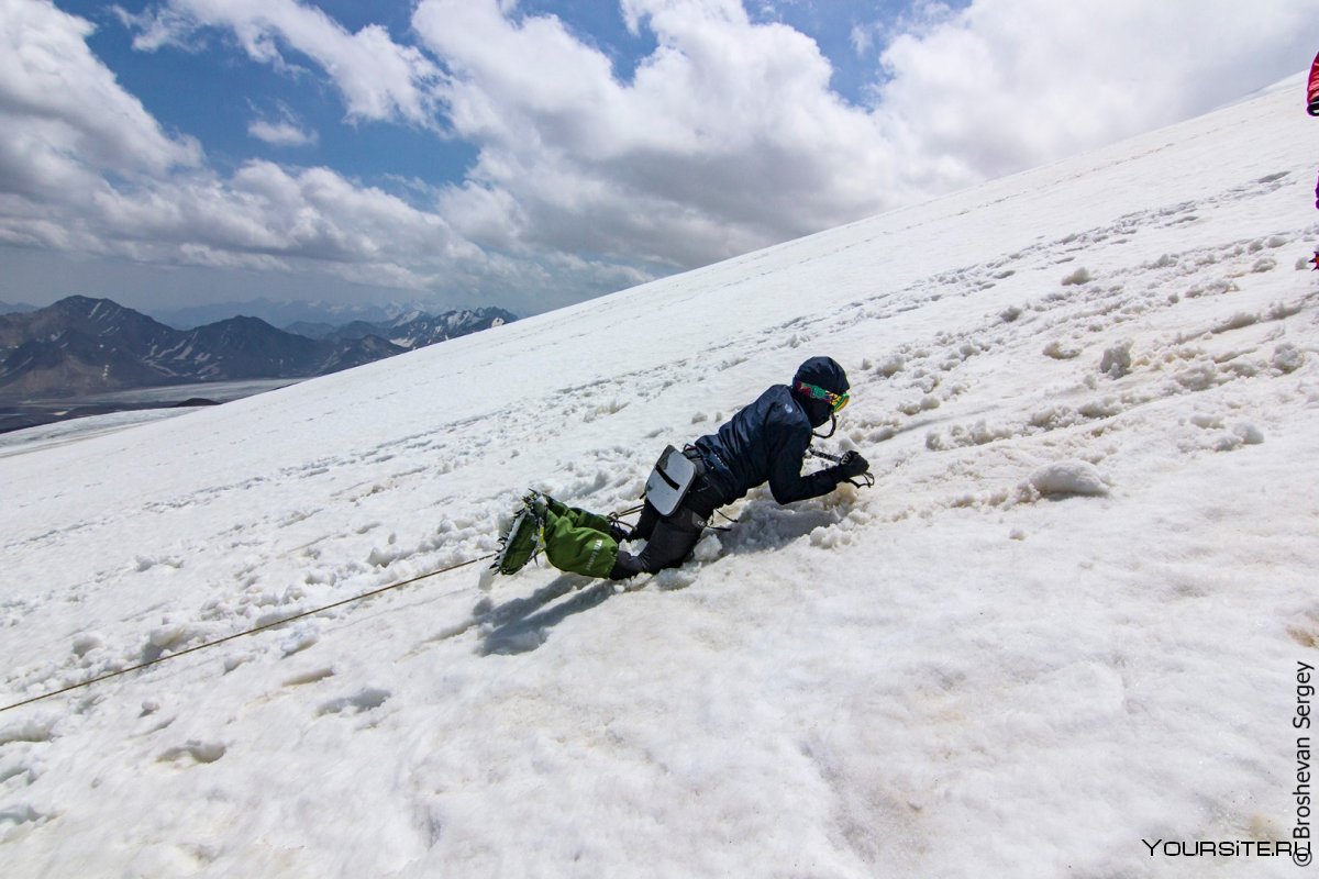 Бутылочный лед на Эльбрусе