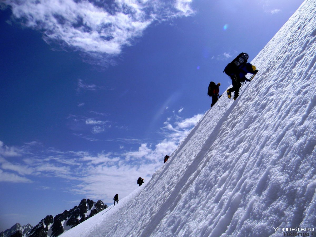 Перила на спуске с Эльбруса