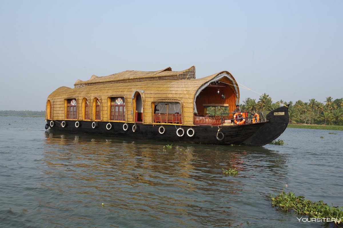 Плавучие гостиницы в Керале
