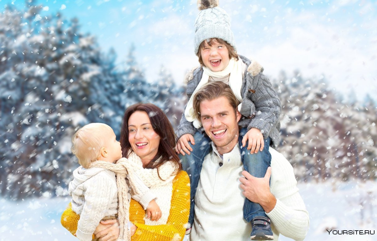 Счастливая семья зимой