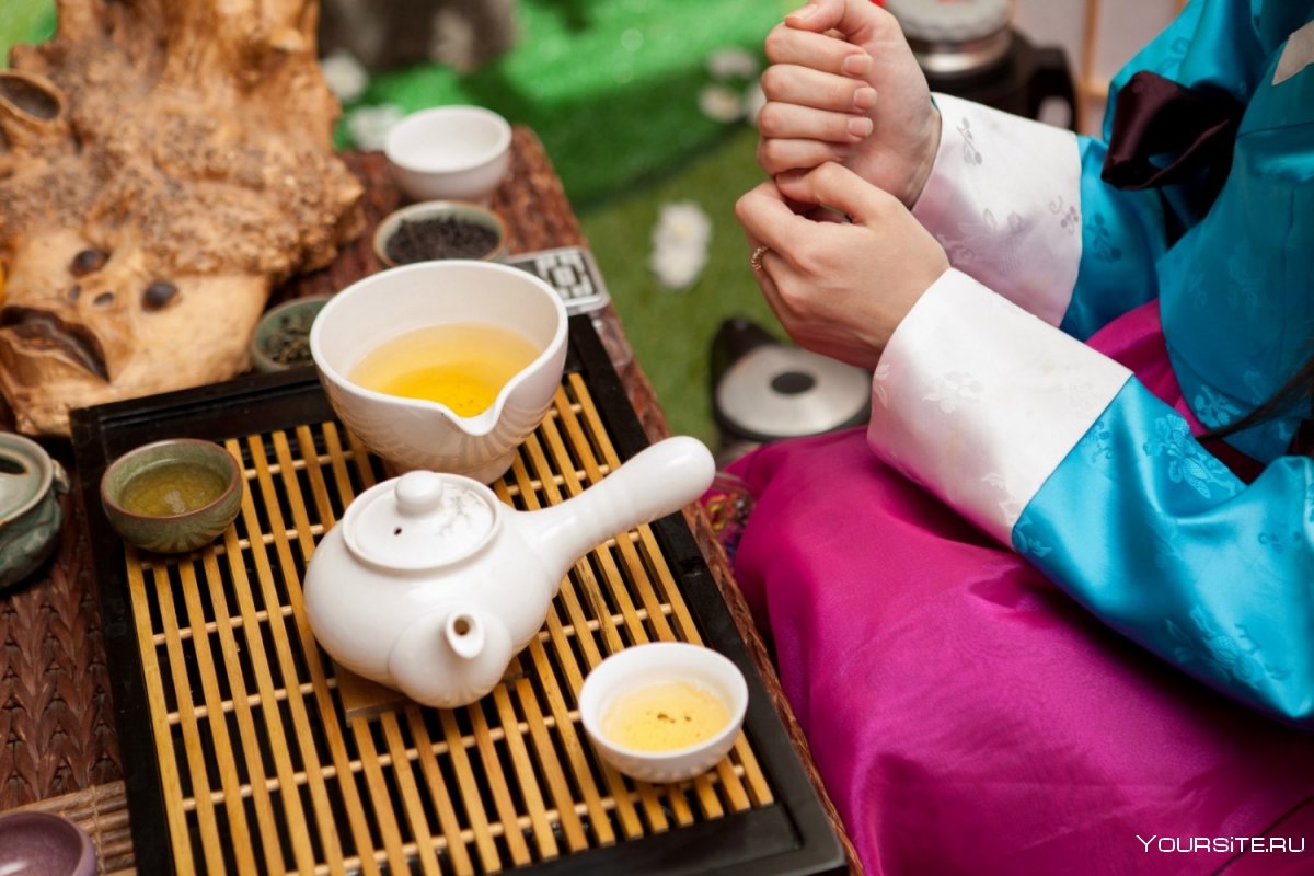 Чаепитие в традиционной китайской атмосфере