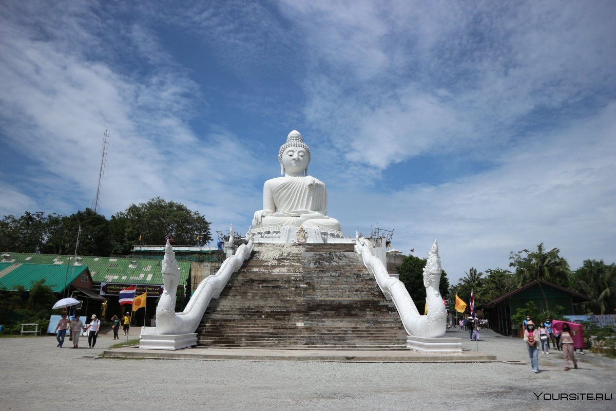 Статуя Будды в куполе