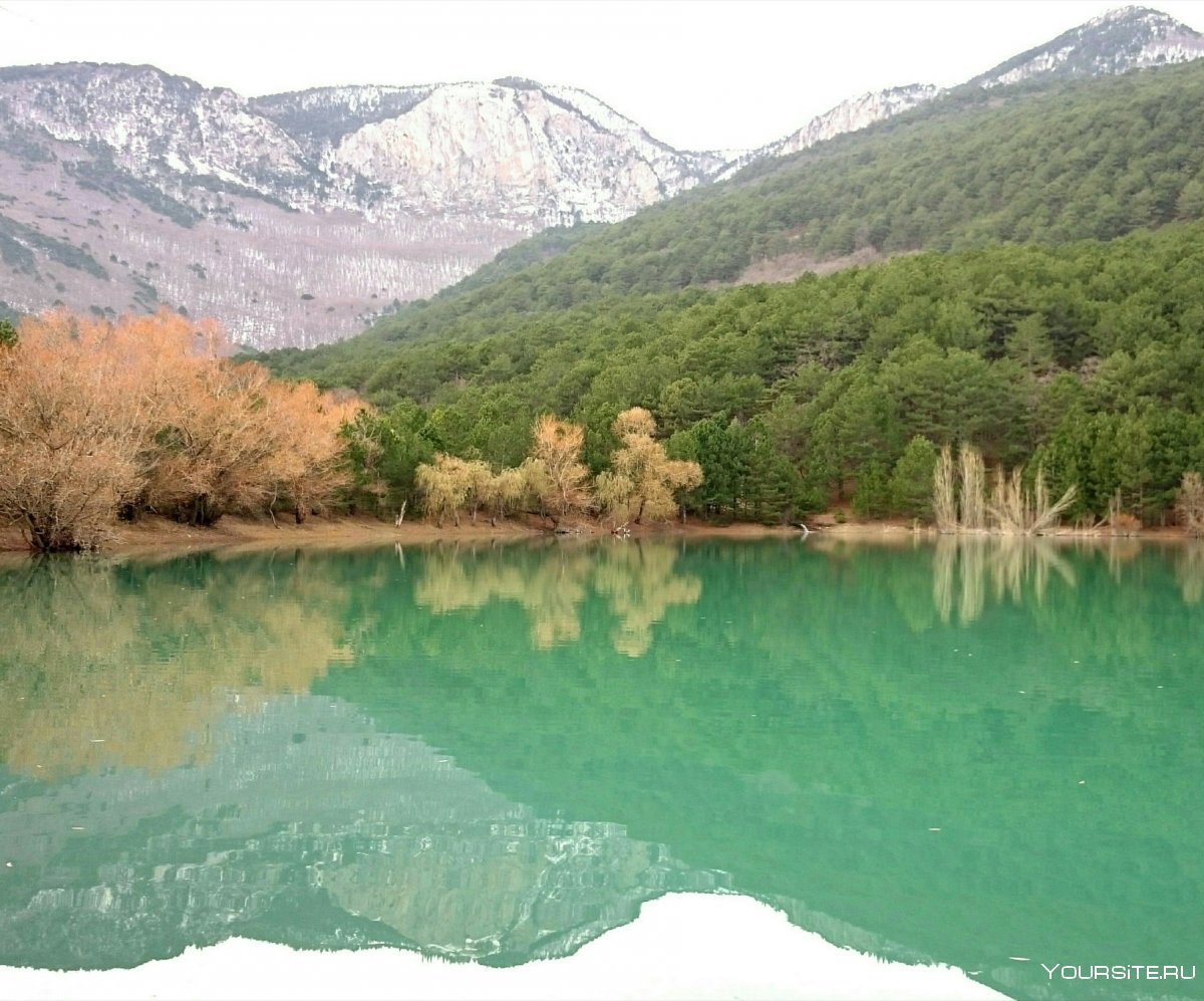 Бирюзовое озеро Партенит