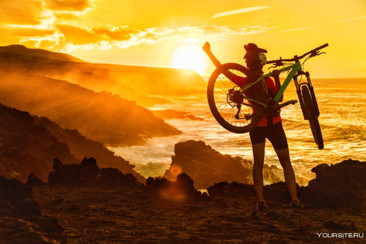 Фото велосипеда и победа на закате