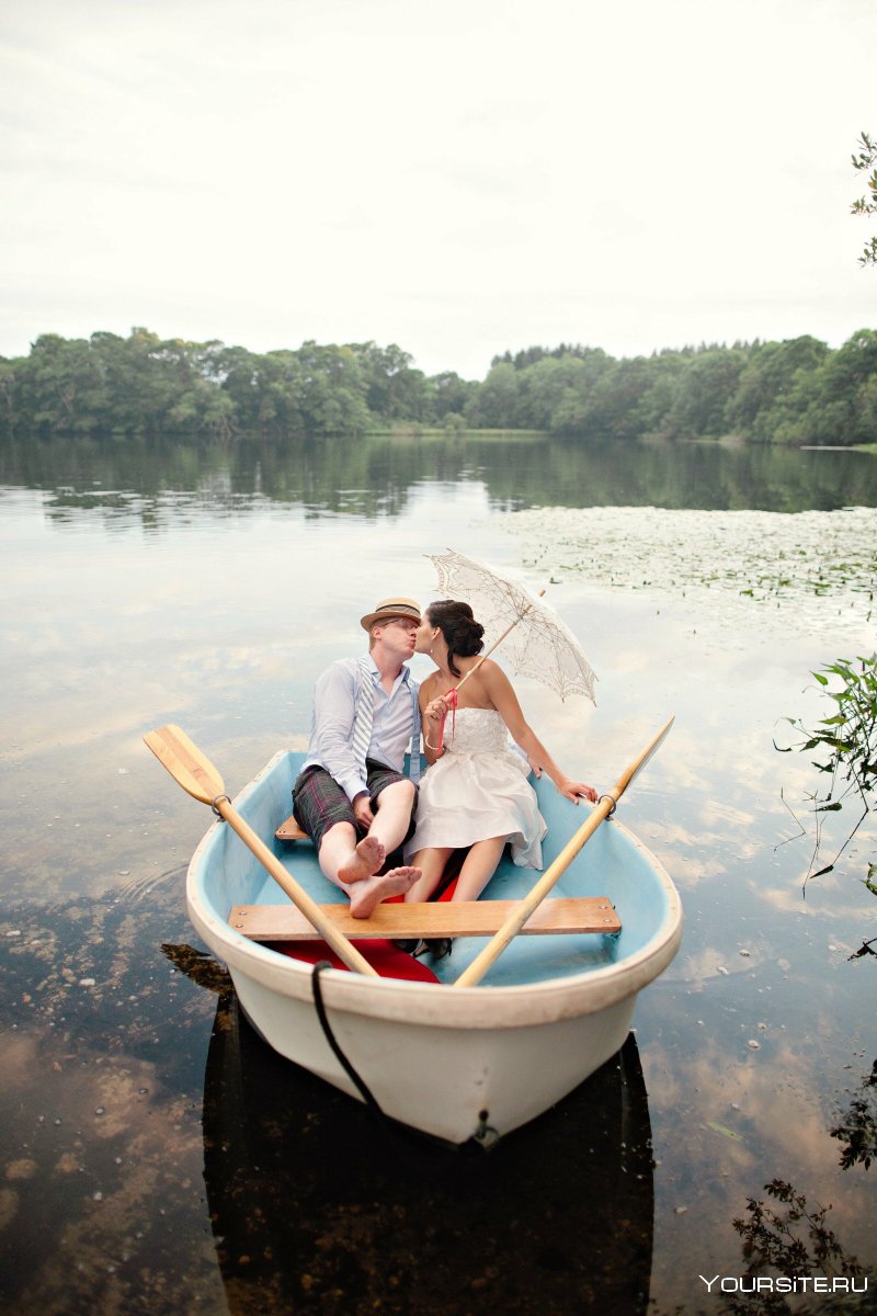 Свадебная фотосессия в лодке