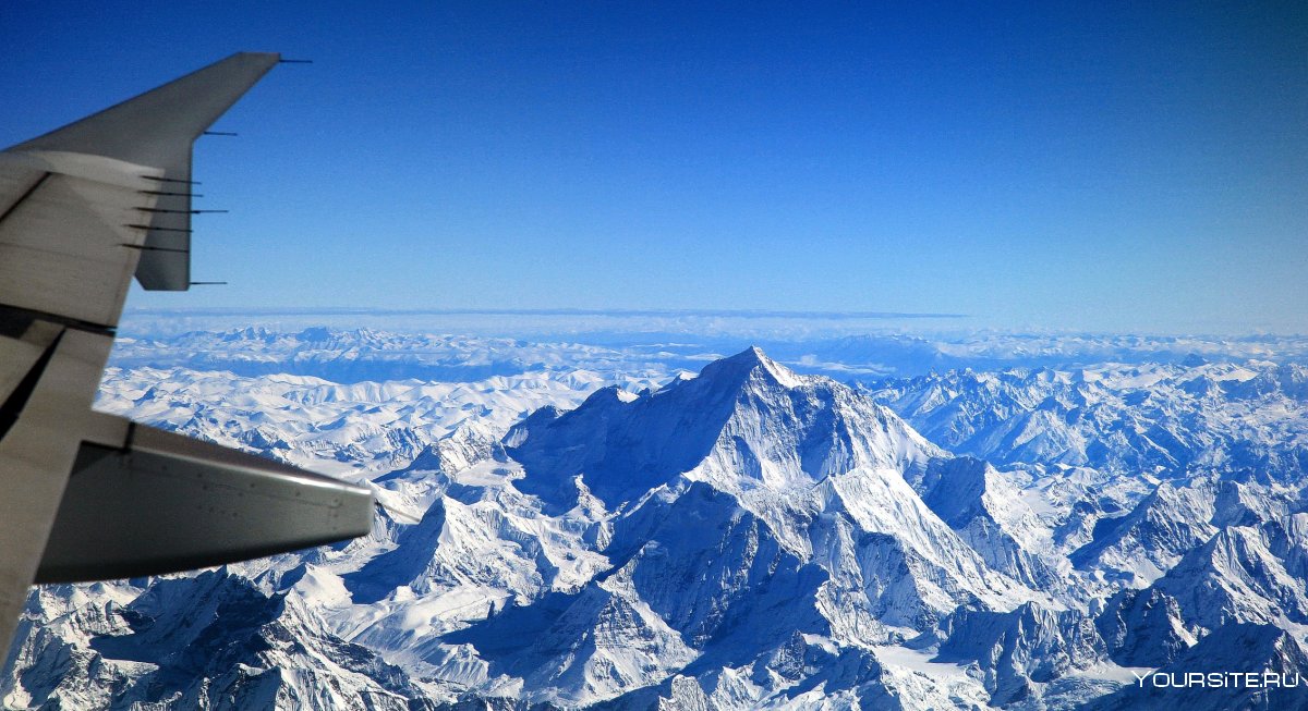 Горы Гималаи с самолета
