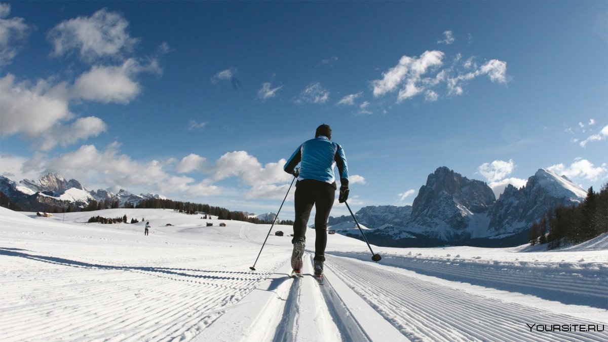 Лыжник на фоне природы
