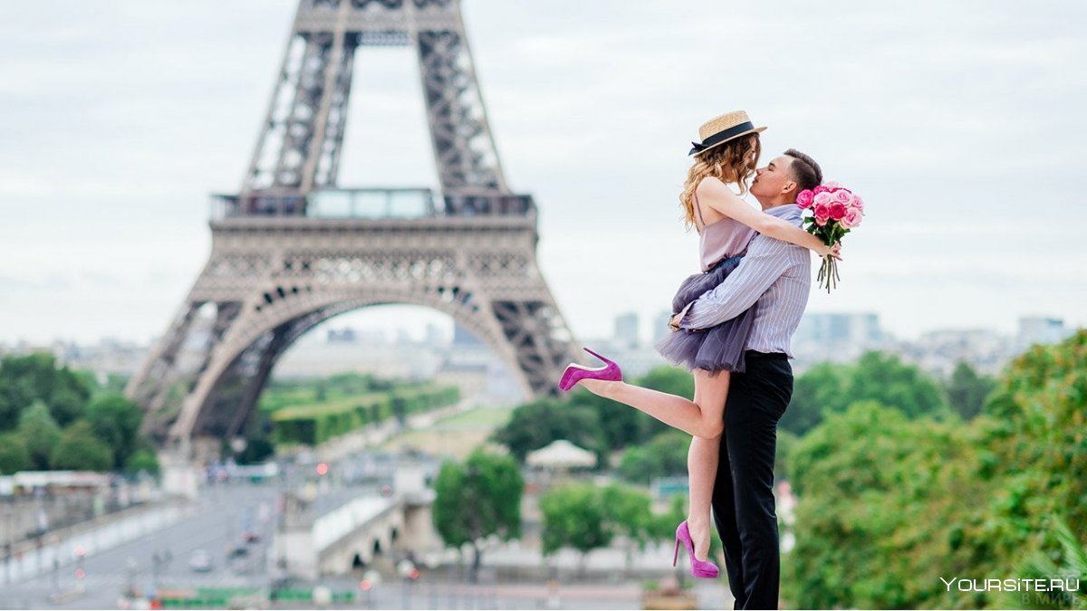 Эйфелева башня Париж Франция влюбленные