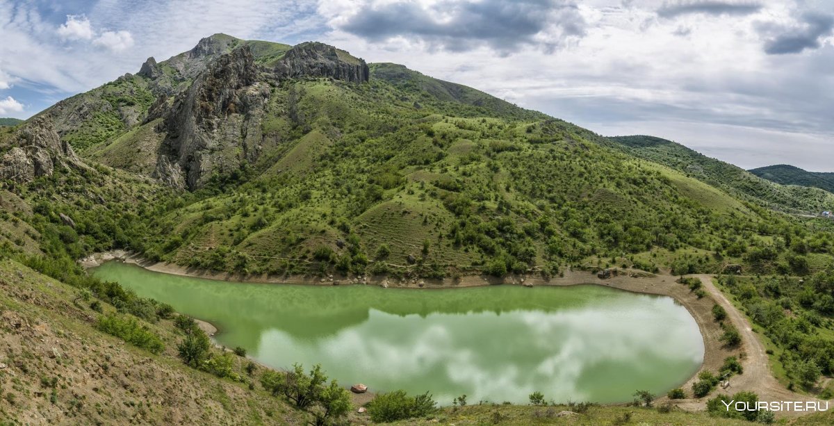 Изумрудное озеро в Крыму Зеленогорье