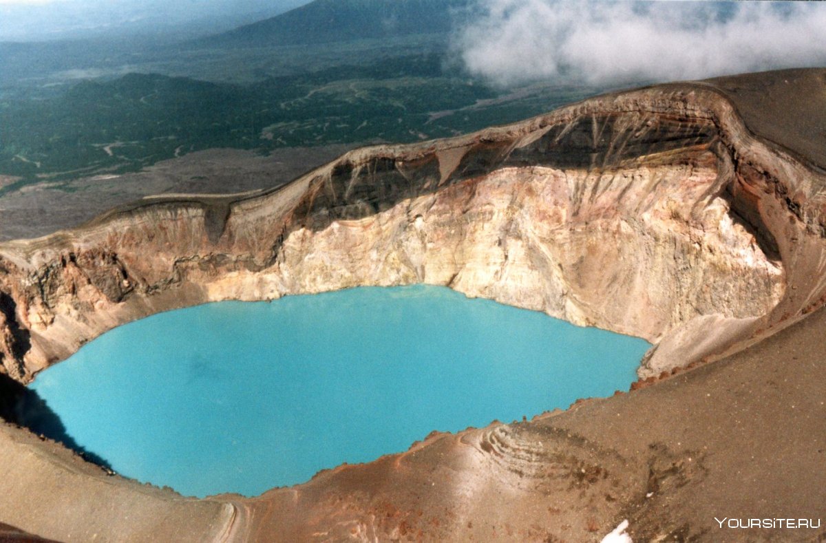 Малый Семячик кислотное озеро в вулкане
