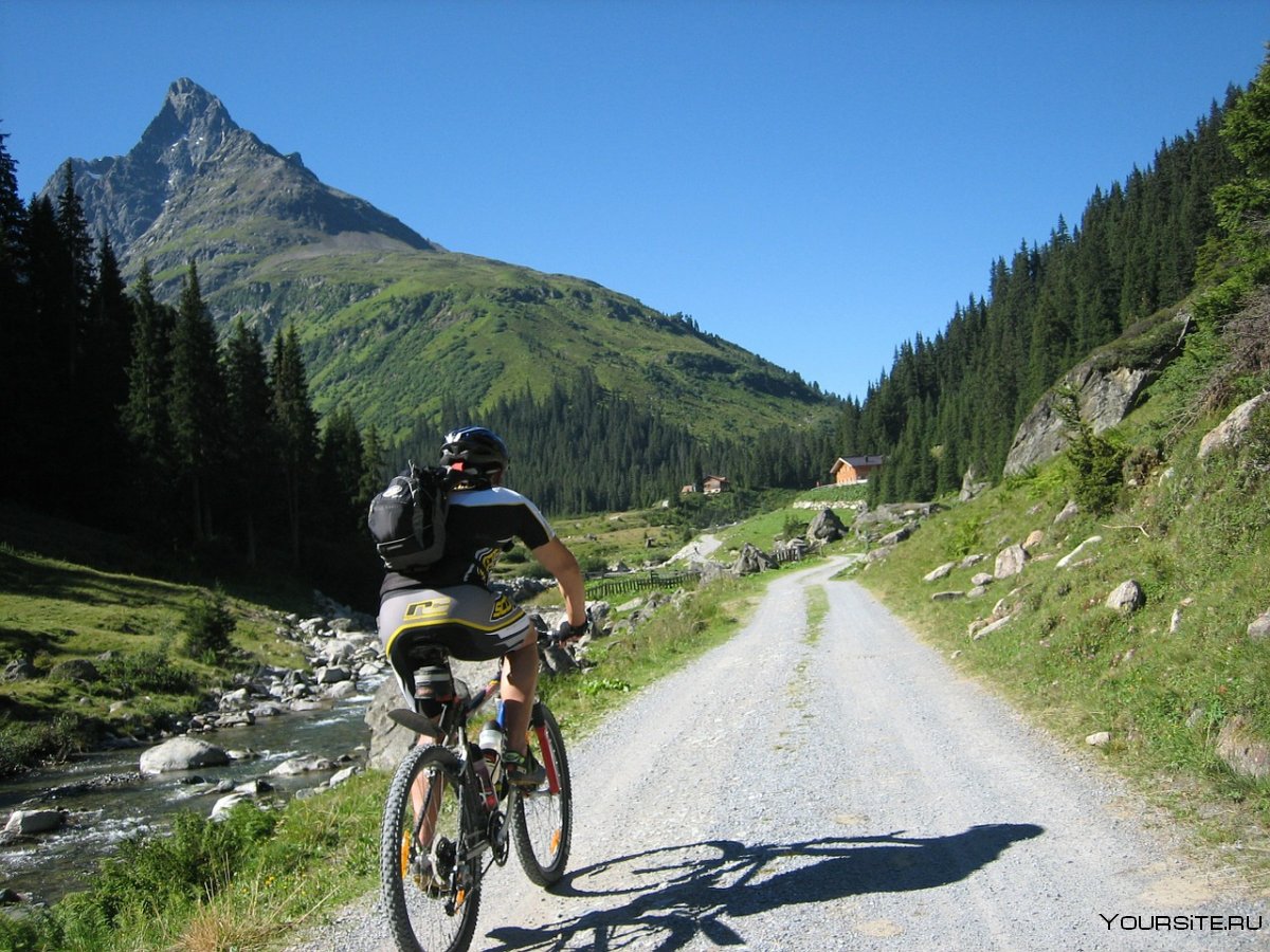 Горный велосипед в горах