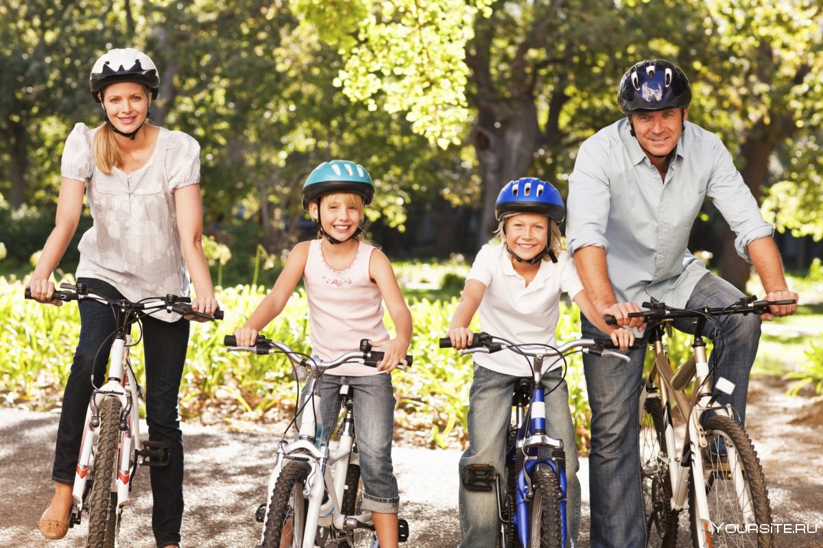 Семейная прогулка на велосипедах