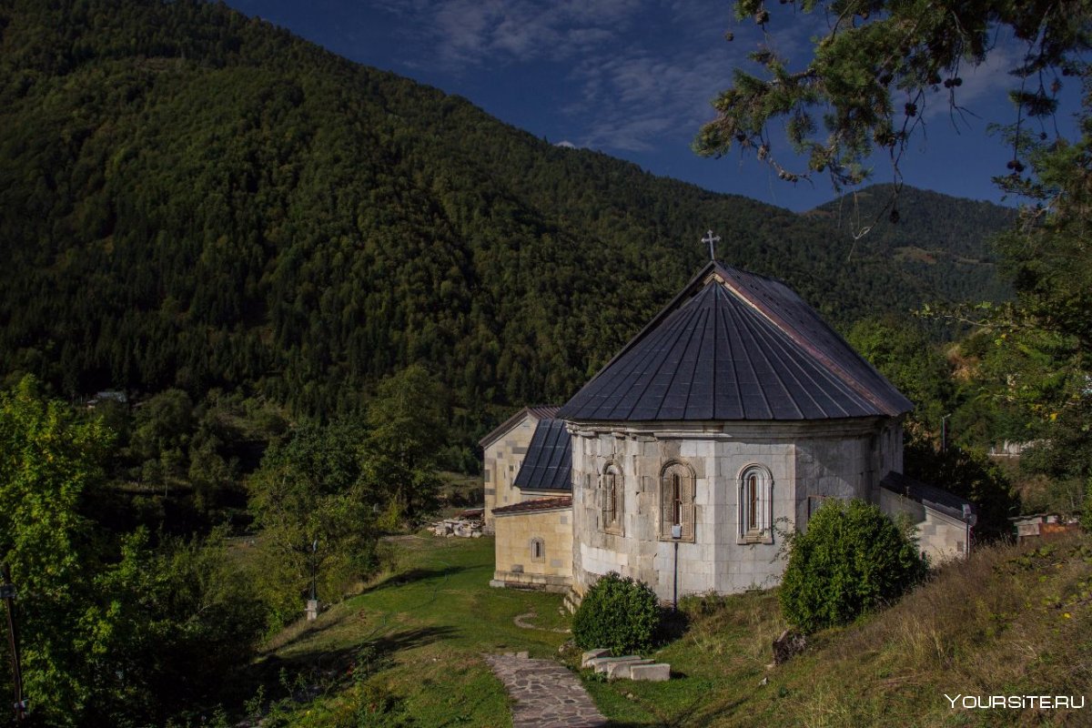Хуло Грузия храм