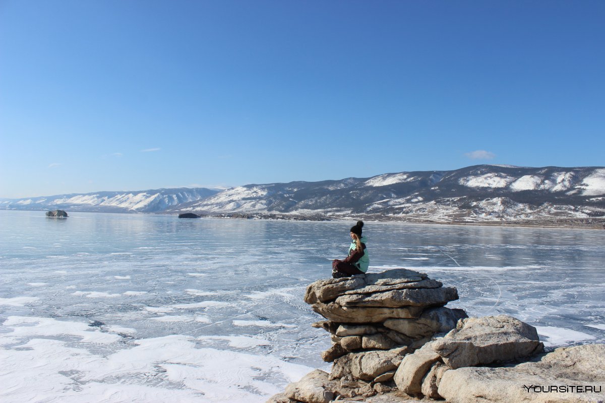 Чивыркуйский залив на Байкале зимой
