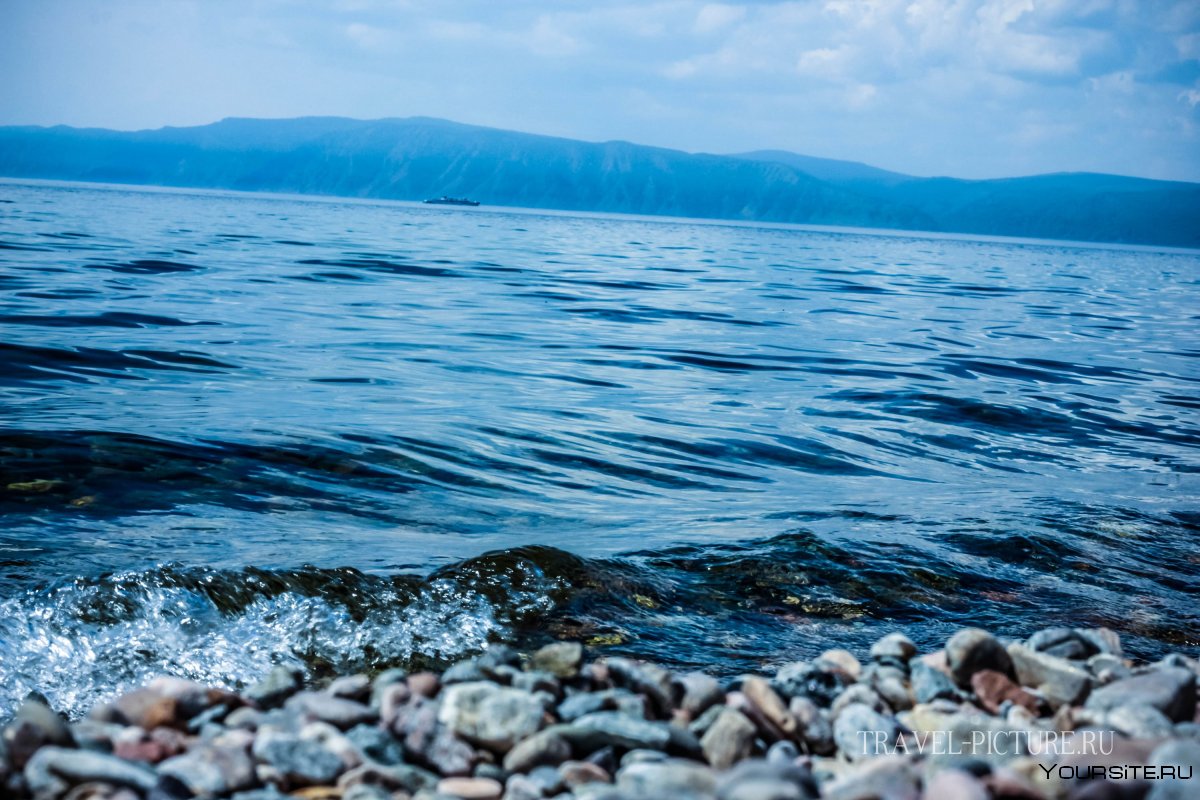 Вода Байкал на озере Байкал