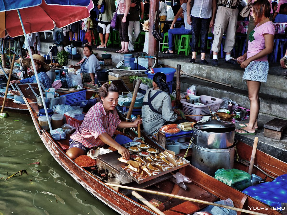 Damnoen Saduak Floating Market Tour from Bangkok