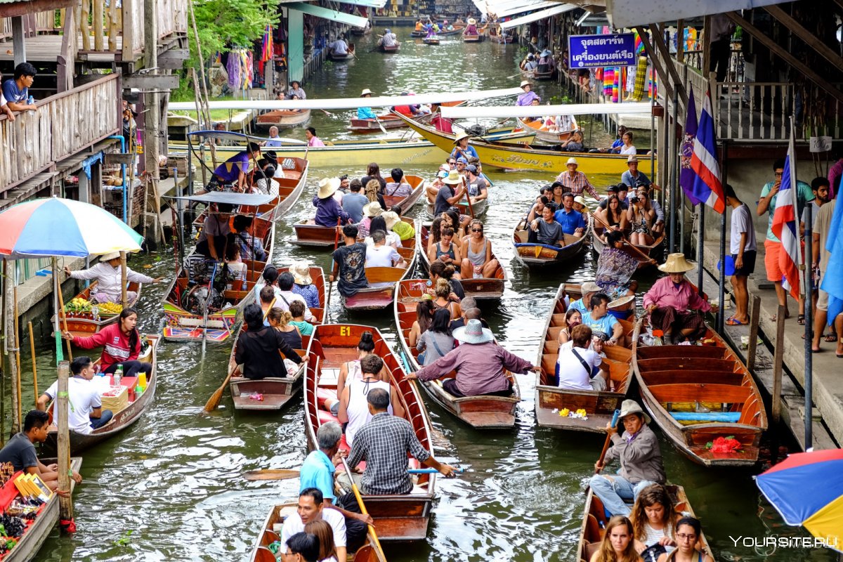 Плавучий рынок Ампава в Бангкоке