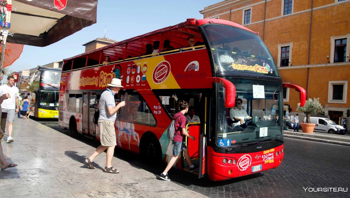 Туристический автобус в Риме