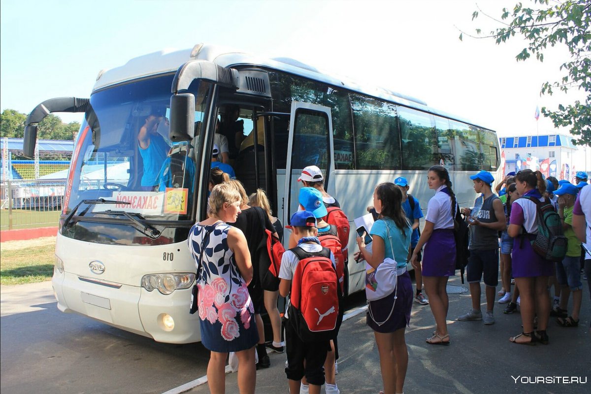 Автобус для экскурсии школьников