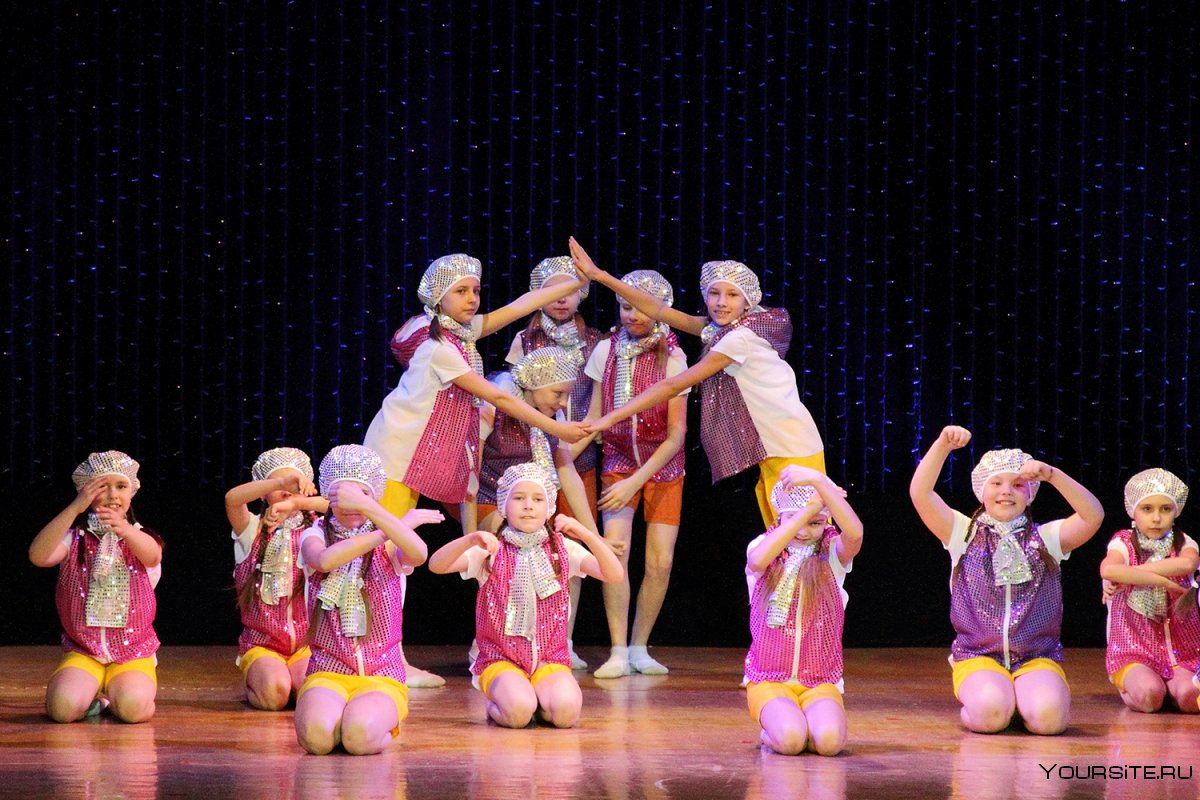 Ансамбль эстрадного танца "Акварельки".