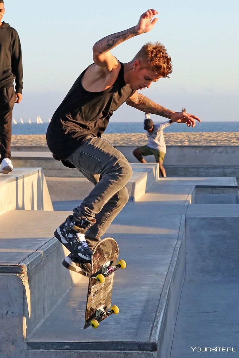 Justin Bieber скейтер