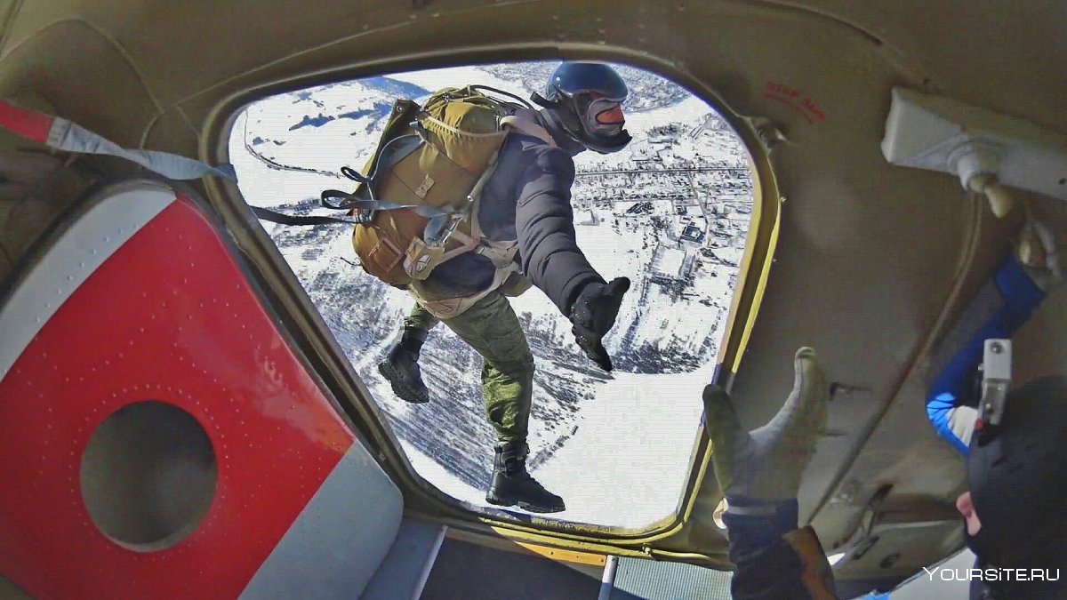 Зимний прыжок с парашютом