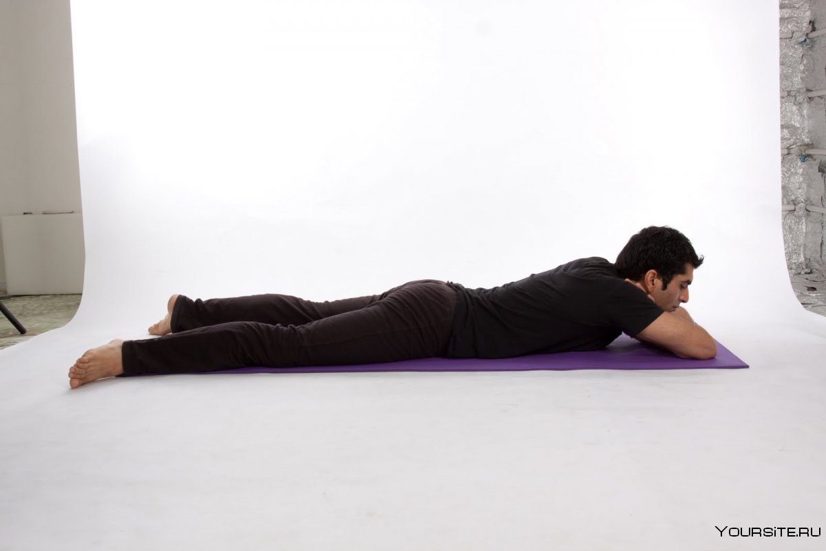 Йога поза крокодила Макарасана
