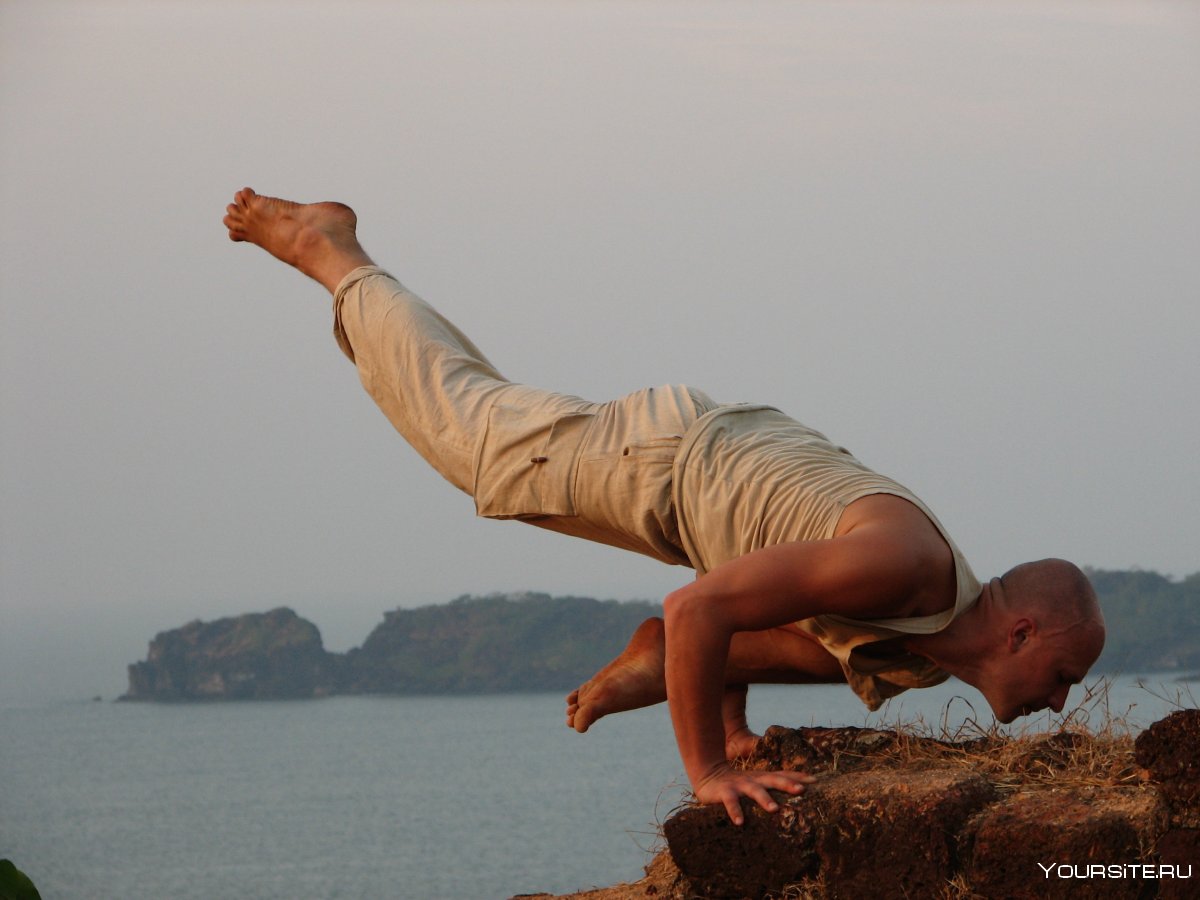 Планка на вытянутых руках