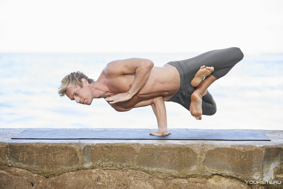 Акройога Эмма Уотсон