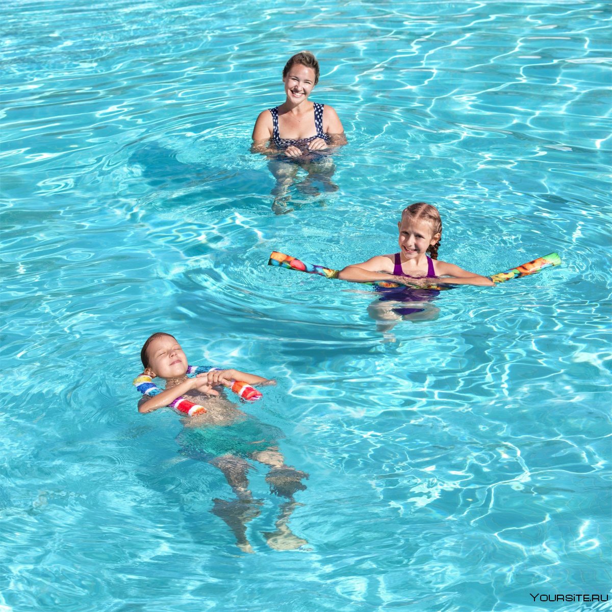 Упражнения с нудлами в бассейне для детей