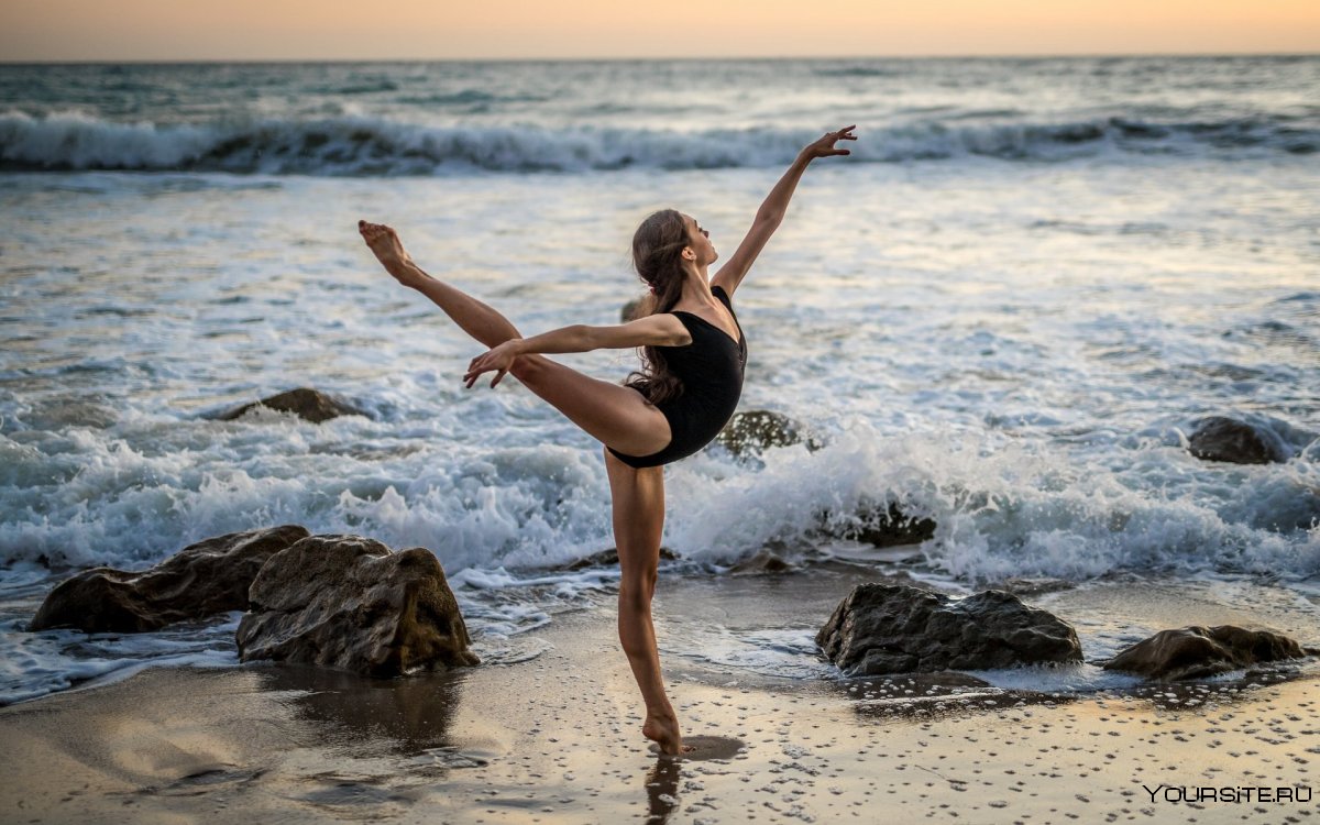 Балерина танцует на воде