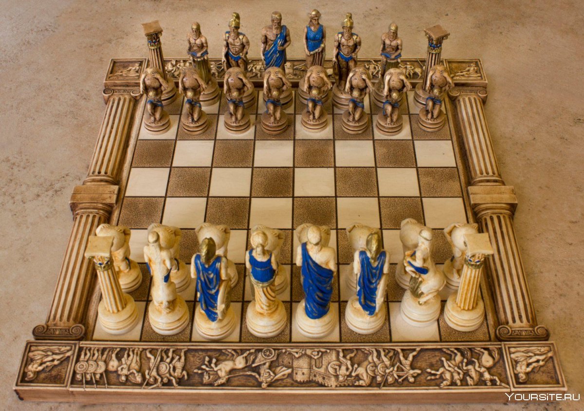 Красные шахматные фигуры