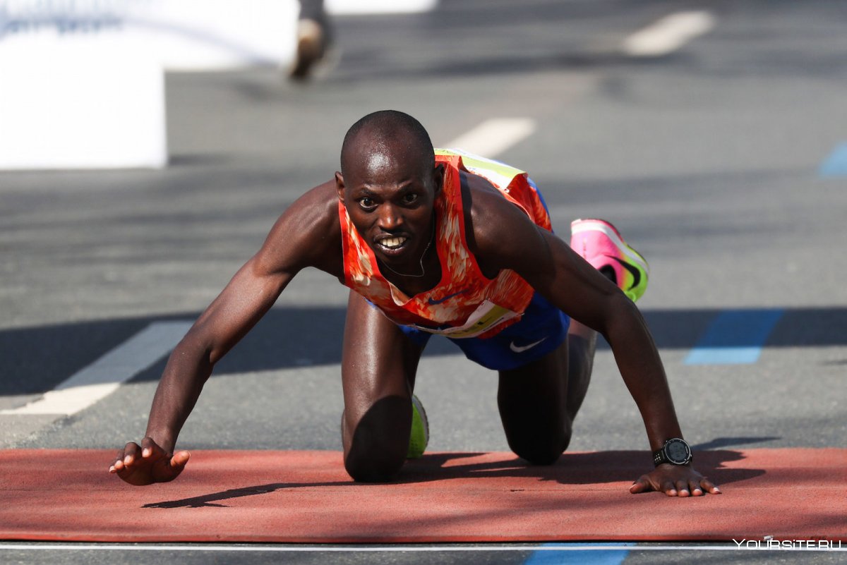 Кенийский бегун Олимпийский чемпион