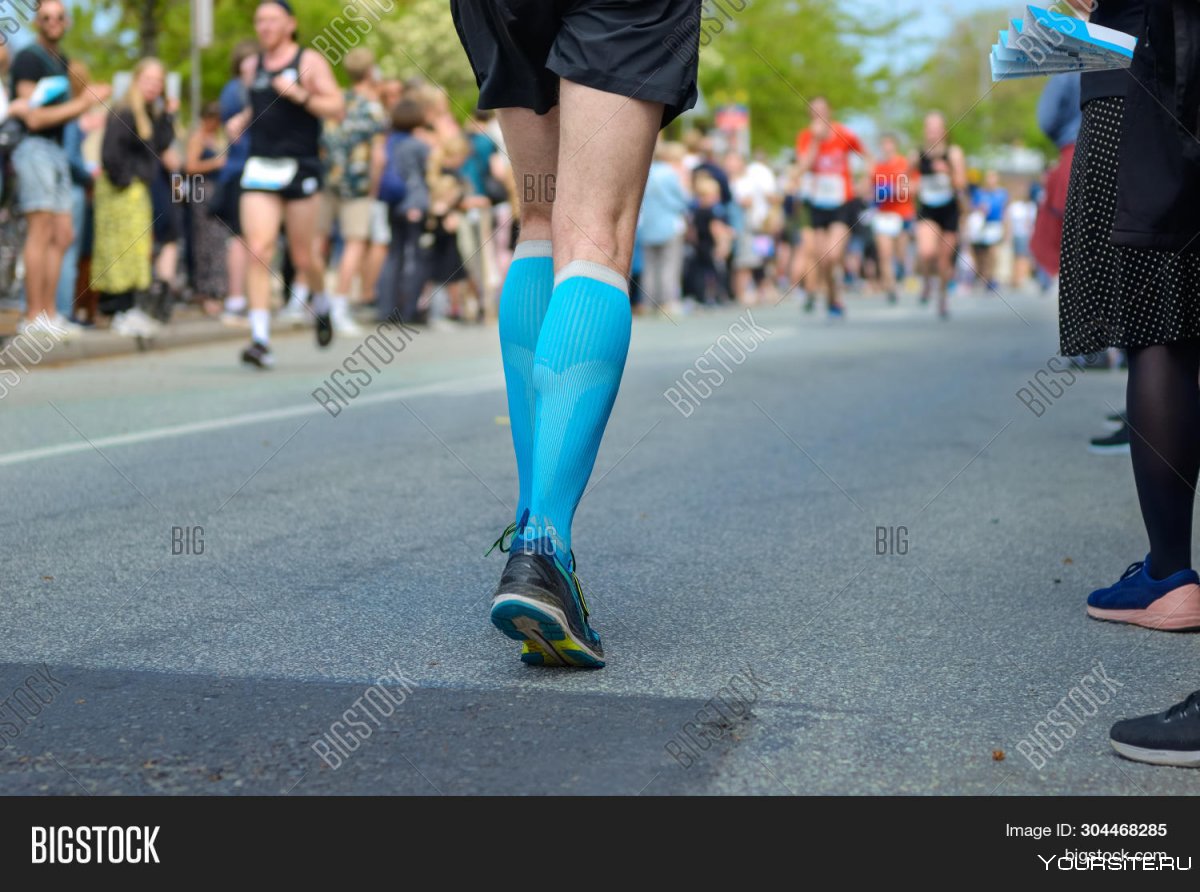 Ноги бегунов после марафона