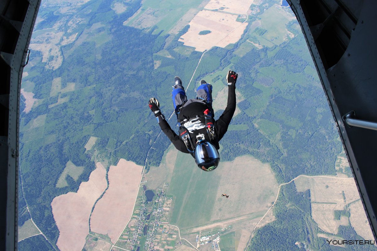 Прыжок с парашютом от первого лица