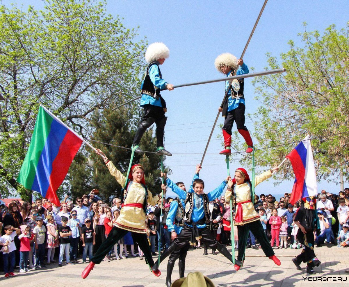 Канатоходец в горах