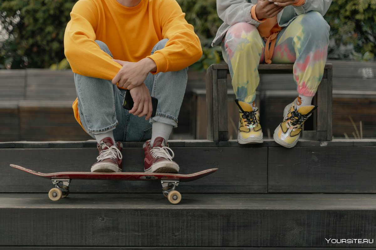 Подростки скейтеры