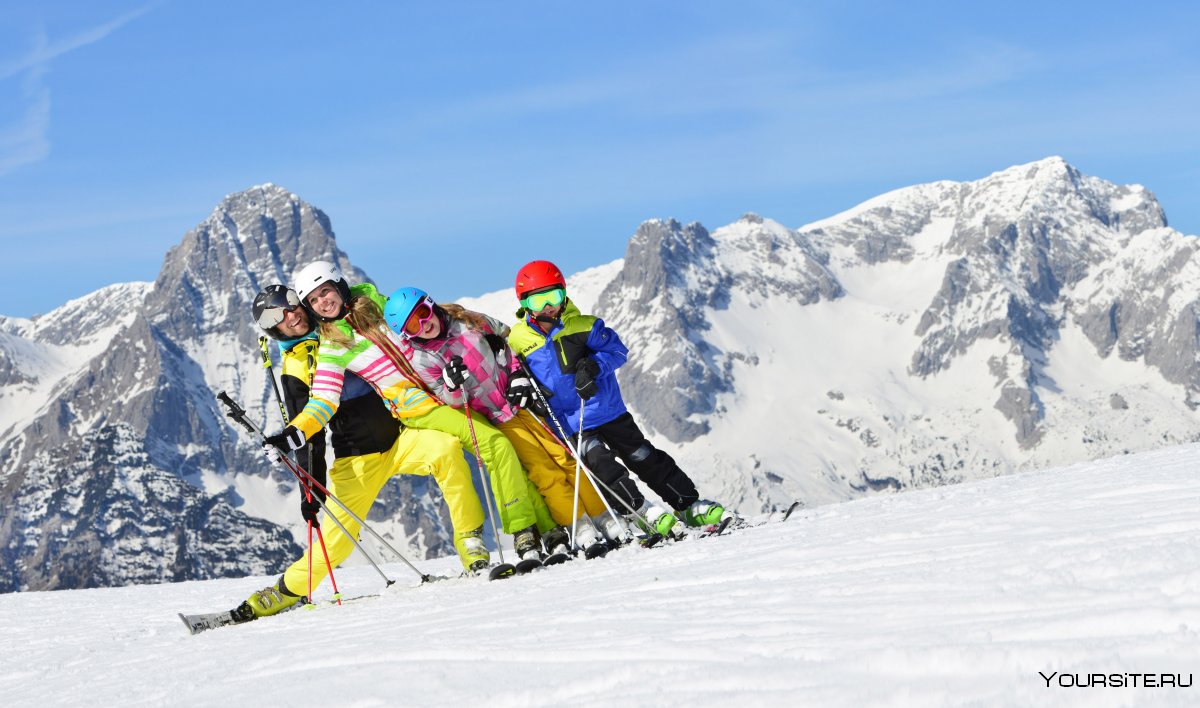 Лыжники в Альпах