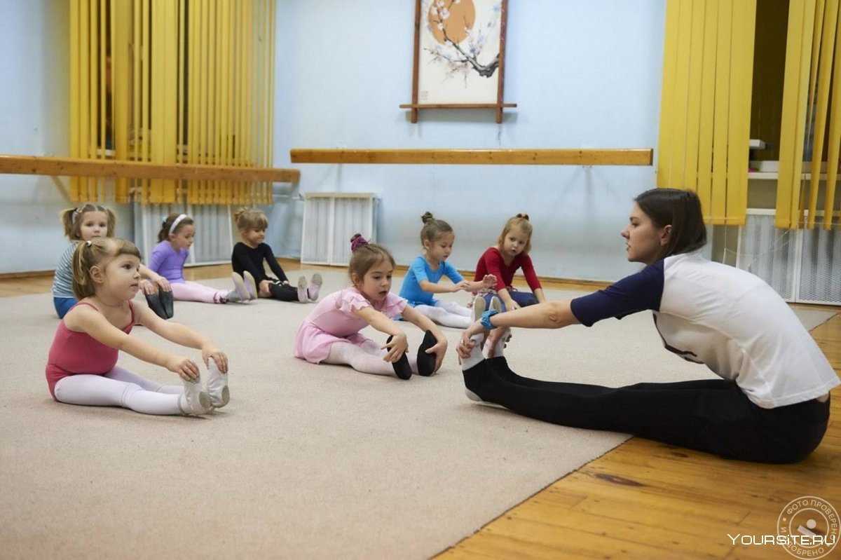 Тренер по художественной гимнастике