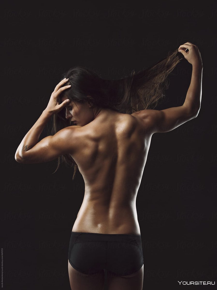Красивые мышцы спины у девушек